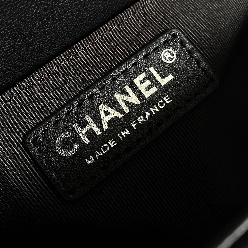 BOY CHANEL HANDBAG(TAX-FREE GRADE)